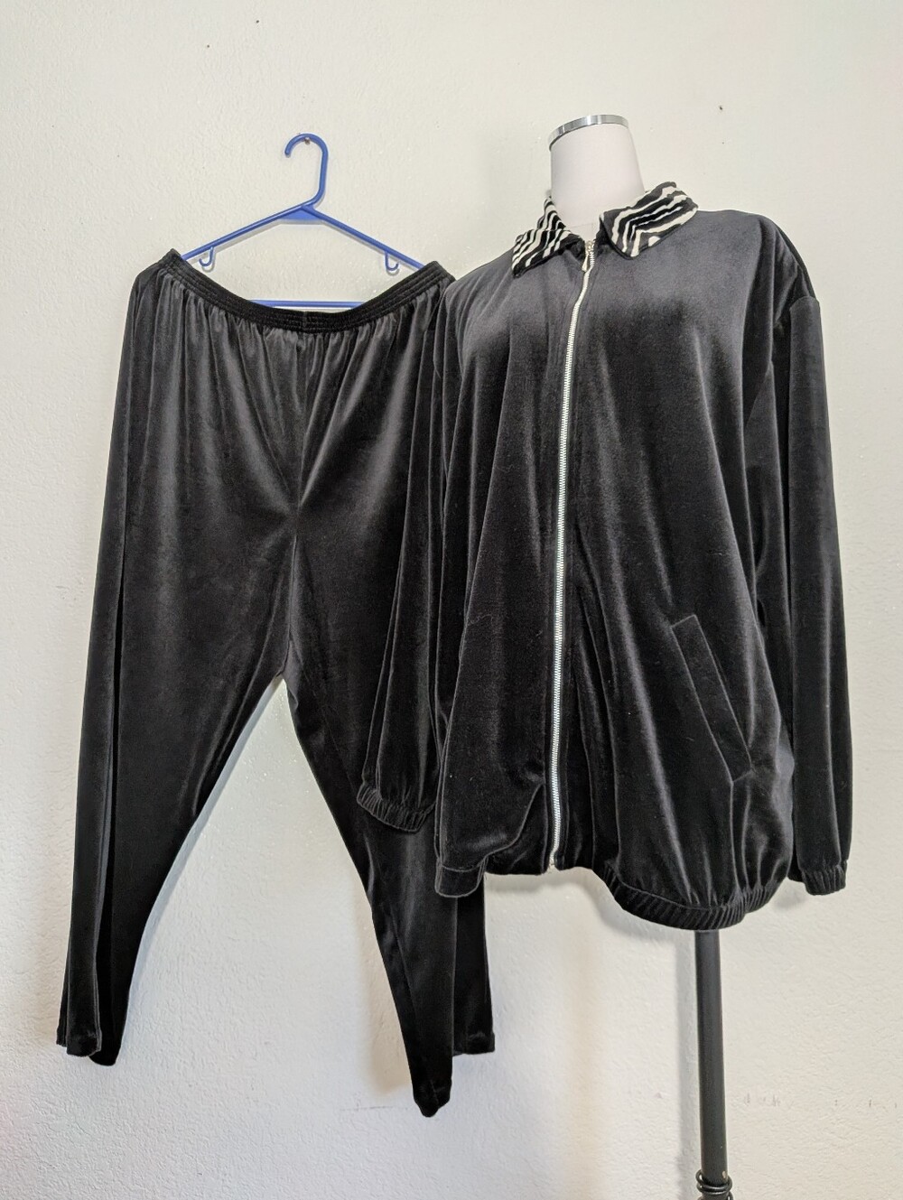 Teddi Black Velvet Zip-Front Track Jacket & Joggers Set XXL